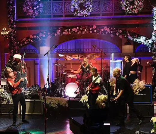 Imperdible, el mashup navideo de Foo Fighters en Saturday Night Live.
